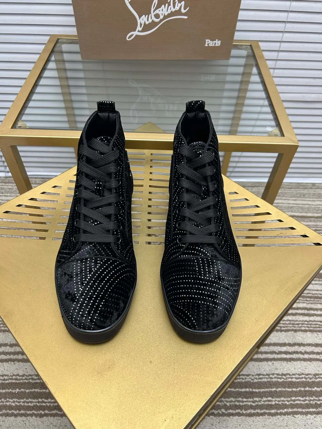 (Customized model) Ex-factory price is 560. christian louboutin (CL red sole shoes) counter series, casual sneakers for couples 📢 📢 📢 Exclusive hot style release 🎈🎈💪 Movable latex feet 👻 Finished outsole line [Proud] 😝Female 35-40# Male 38#-46, global supply😝 [Top version]: Original imported genuine leather upper, top original leather lining, original molded TPU outsole, original 1:1 detail processing, original shoe last,